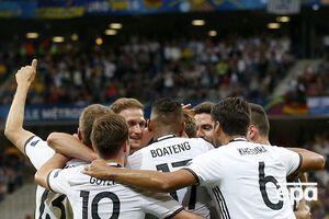 Немцы, несмотря на сопротивление Украины, уверенно выиграли, заняв первое место в группе C