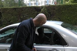 В машине Филлипса разбили стекло и украли вещи во французском Лилле, пока он общался с украинскими фанатами