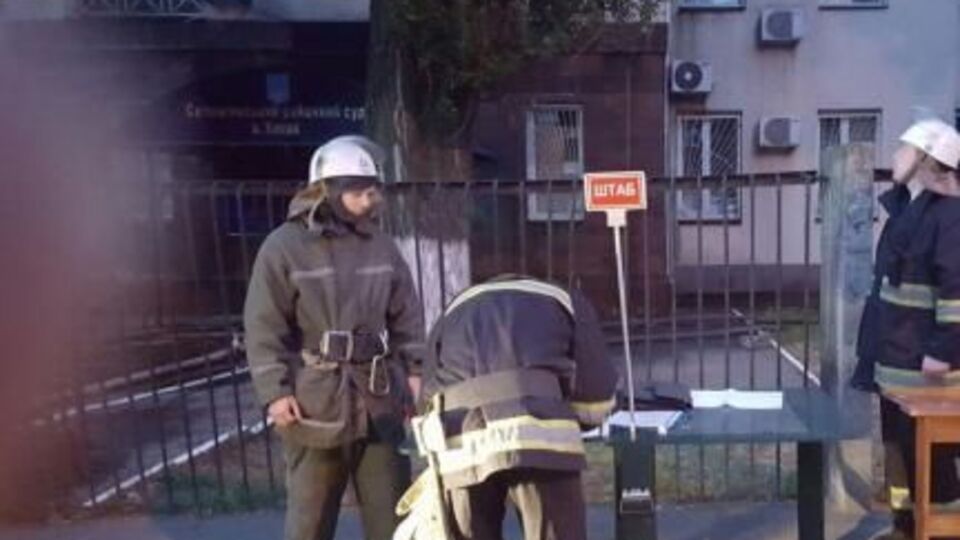 Рано утром загорелось здание Соломенского райсуда