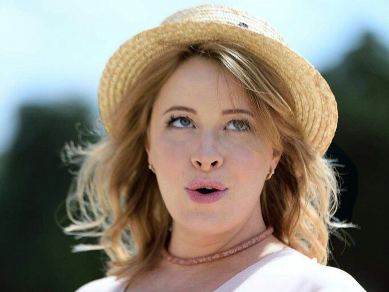 Кравец в "интересном положении" прогулялась по городу