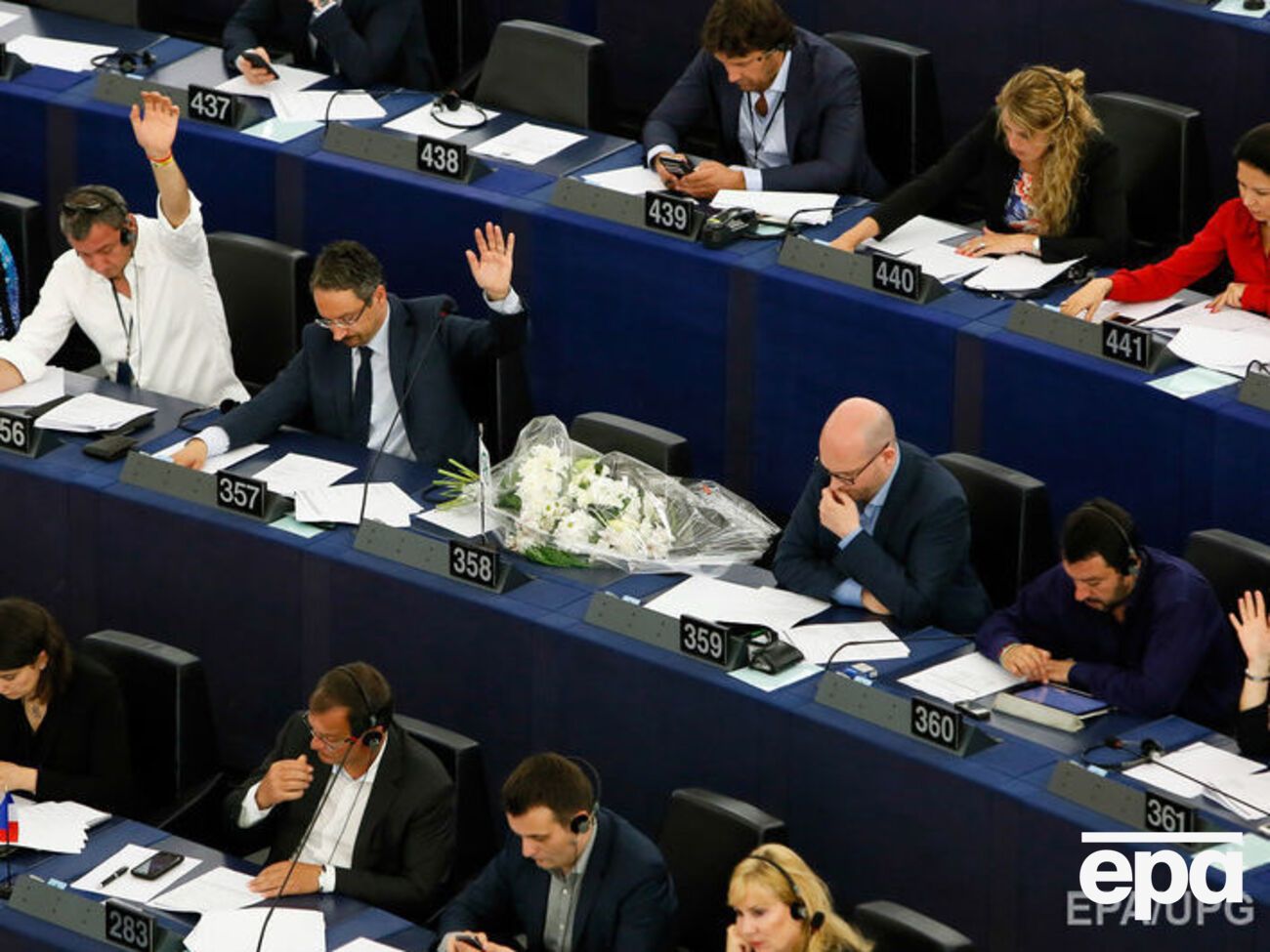 12 членов Европарламента выступили за снятие санкций с ряда представителей российских спецслужб