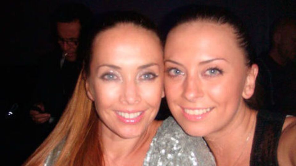 Сестра Жанны Фриске (справа) заверила, что квартиру певицы Платон получит после наступления 18-летия