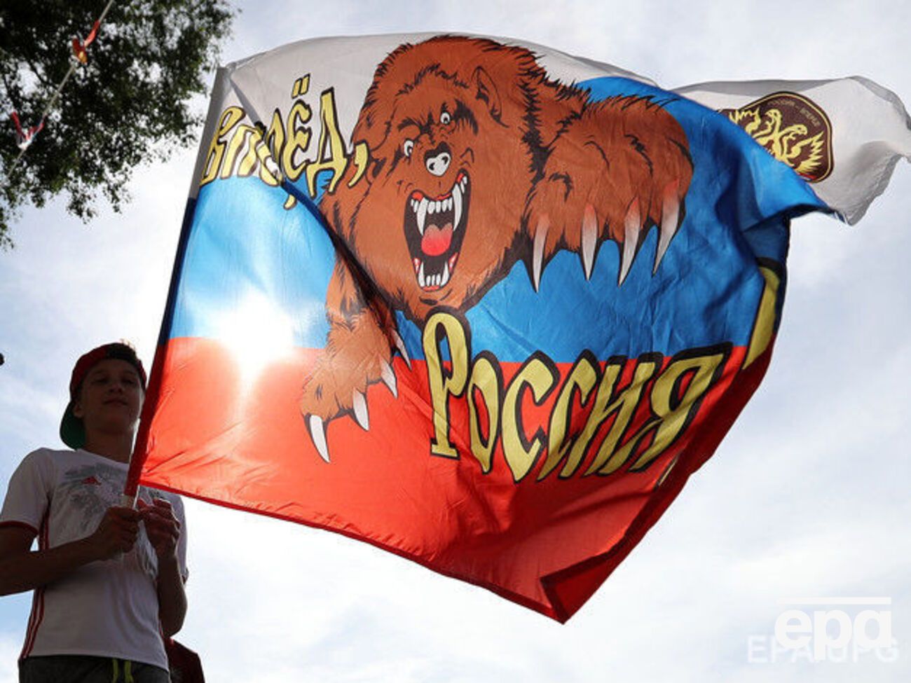 Полиция Франции провела обыски в отеле российских фанатов