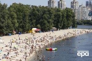 Спасатели советуют купаться только на оборудованных пляжах или в местах с постепенным уклоном и твердым и чистым дном