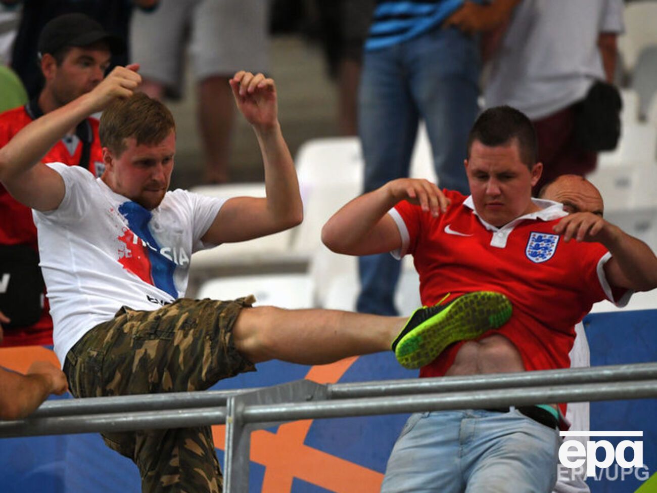 Россию наказали за поведение болельщиков