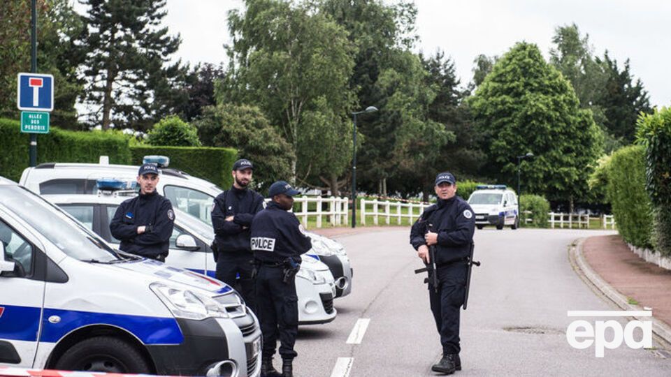 Французский спецназ ликвидировал убийцу полицейского в пригороде Парижа