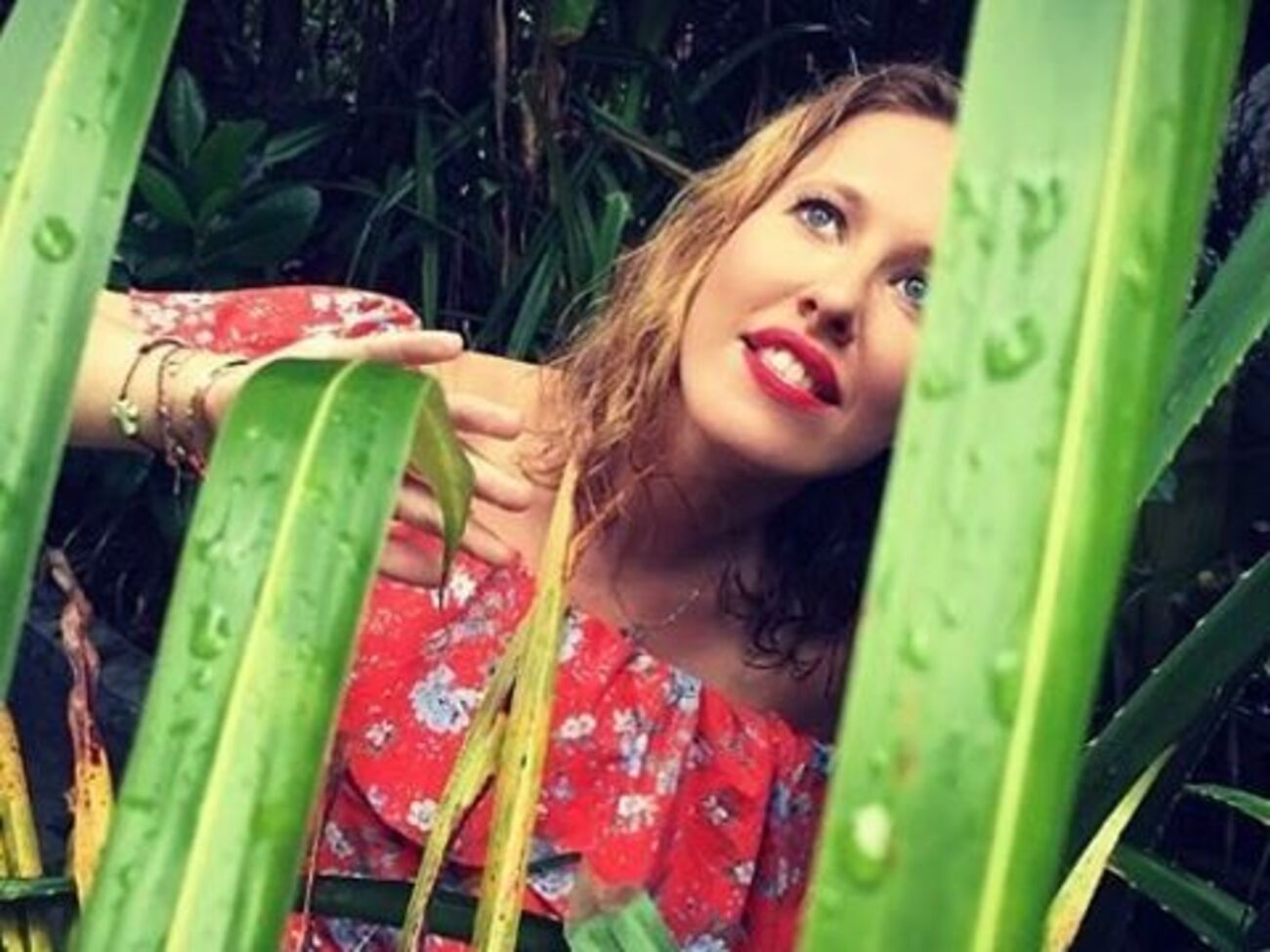 Собчак:&nbsp;Мне тут 18... С подругой Лизой на вечеринке. Чокеры как раз тогда были в моде