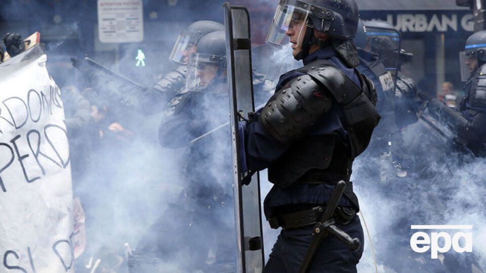 В Париже акции протеста против изменения трудового законодательства переросли в столкновения с полицией. Фоторепортаж