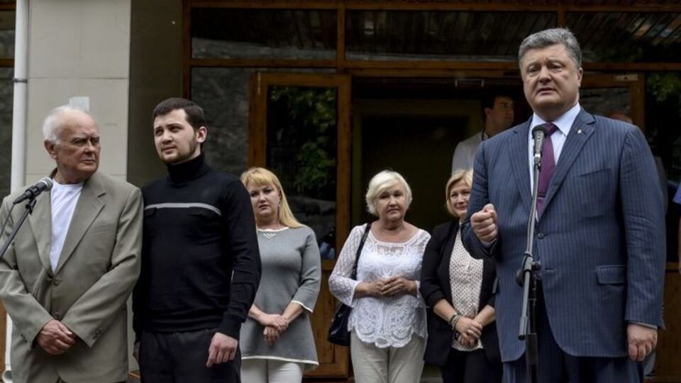 Порошенко заверил, что Украина будет добиваться освобождения всех украинцев, удерживаемых в России