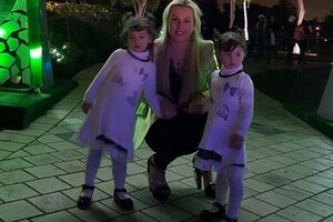 Камалия поделилась видео из семейного архива