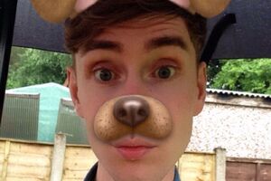 Британец Бен Джон: Открыл ноутбук моей бабушки и увидел, что когда она гуглит что-то, пишет "пожалуйста" и "спасибо". Я не могу!