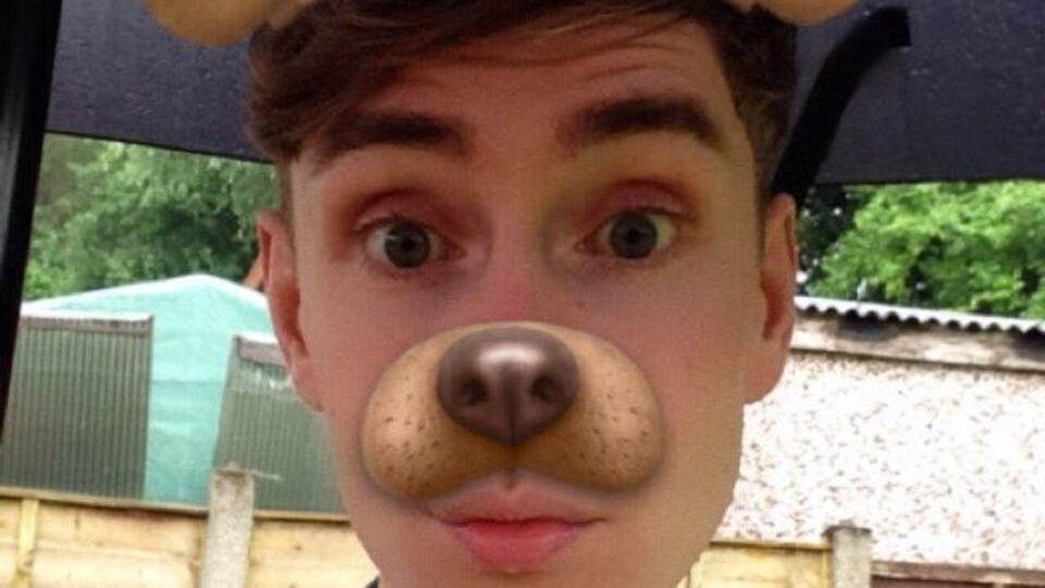 Британец Бен Джон: Открыл ноутбук моей бабушки и увидел, что когда она гуглит что-то, пишет "пожалуйста" и "спасибо". Я не могу!