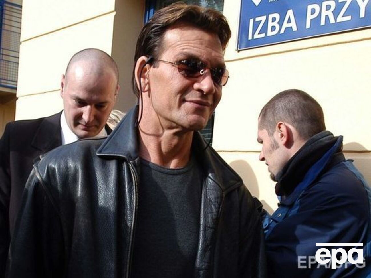 По словам подруги детства, Суэйзи со слезами на глазах рассказывал об издевательствах жены