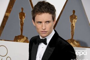 Редмэйн позировал для Prada