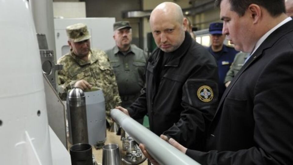 Турчинов намерен привлечь 800 украинских заводов к программе модернизации вооружений