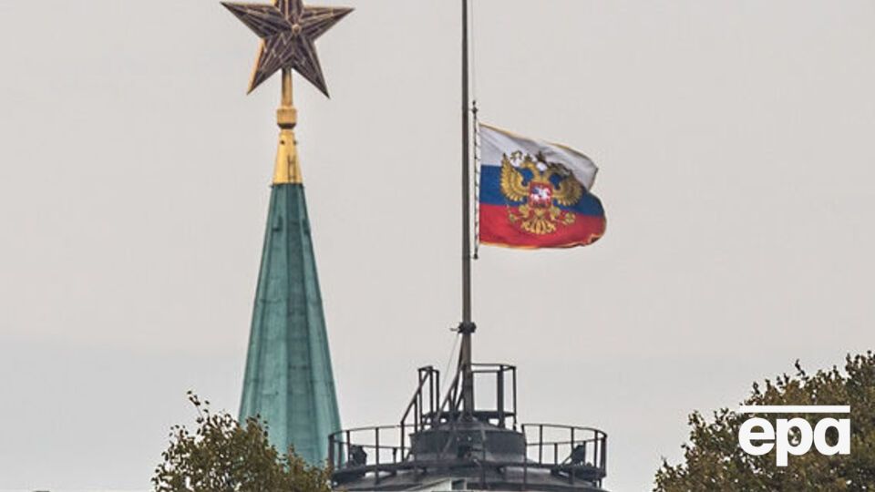 Российский МИД потребовал как можно скорее решить вопрос с российскими болельщиками, задержанными по дороге в Лилль
