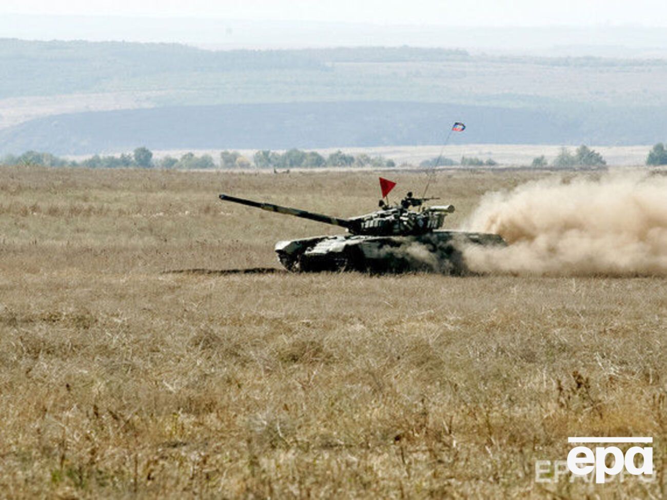 Танк РФ с флагом террористической организации "ДНР"