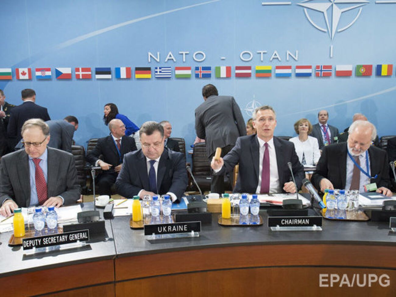 Столтенберг призвал Россию выполнять Минские соглашения