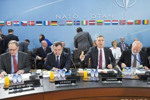 Столтенберг призвал Россию выполнять Минские соглашения