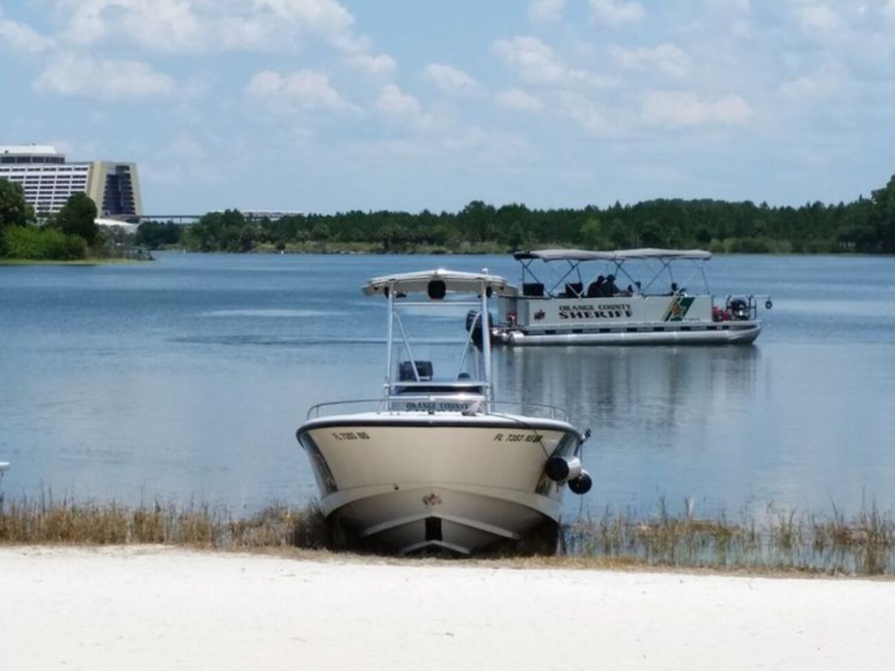 Спасатели и полиция 15 часов прочесывали озеро