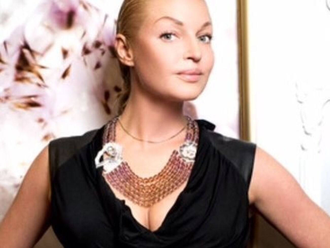 Волочкова:&nbsp;Наш звукорежиссер музыкант Михаил Борисовский жжет песни про Настю. А мы, как обычно, в танце!