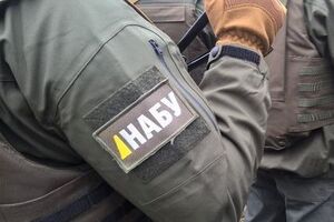 В НАБУ заявили, что Лещенко является народным депутатом Украины, и он вправе давать комментарии и оценки, которые порой носят политический характер