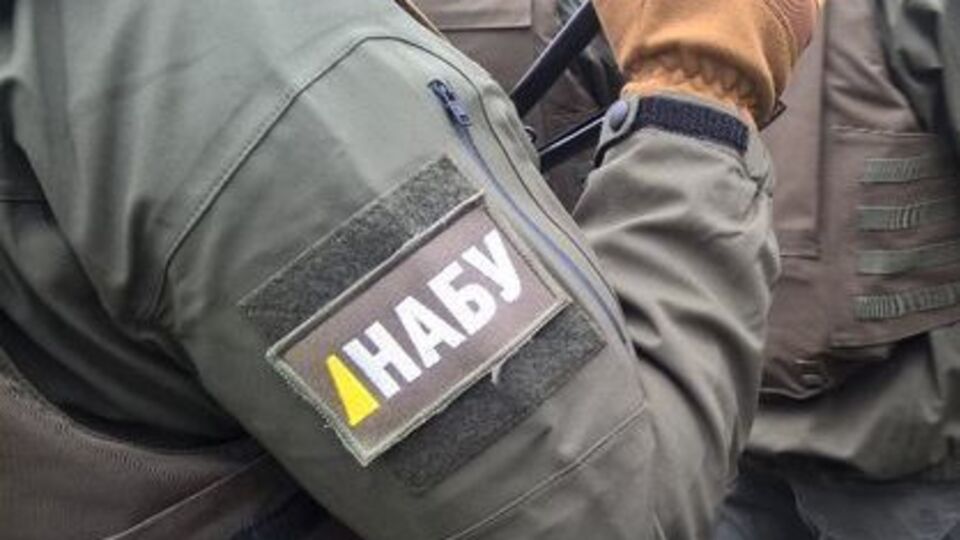 В НАБУ заявили, что Лещенко является народным депутатом Украины, и он вправе давать комментарии и оценки, которые порой носят политический характер
