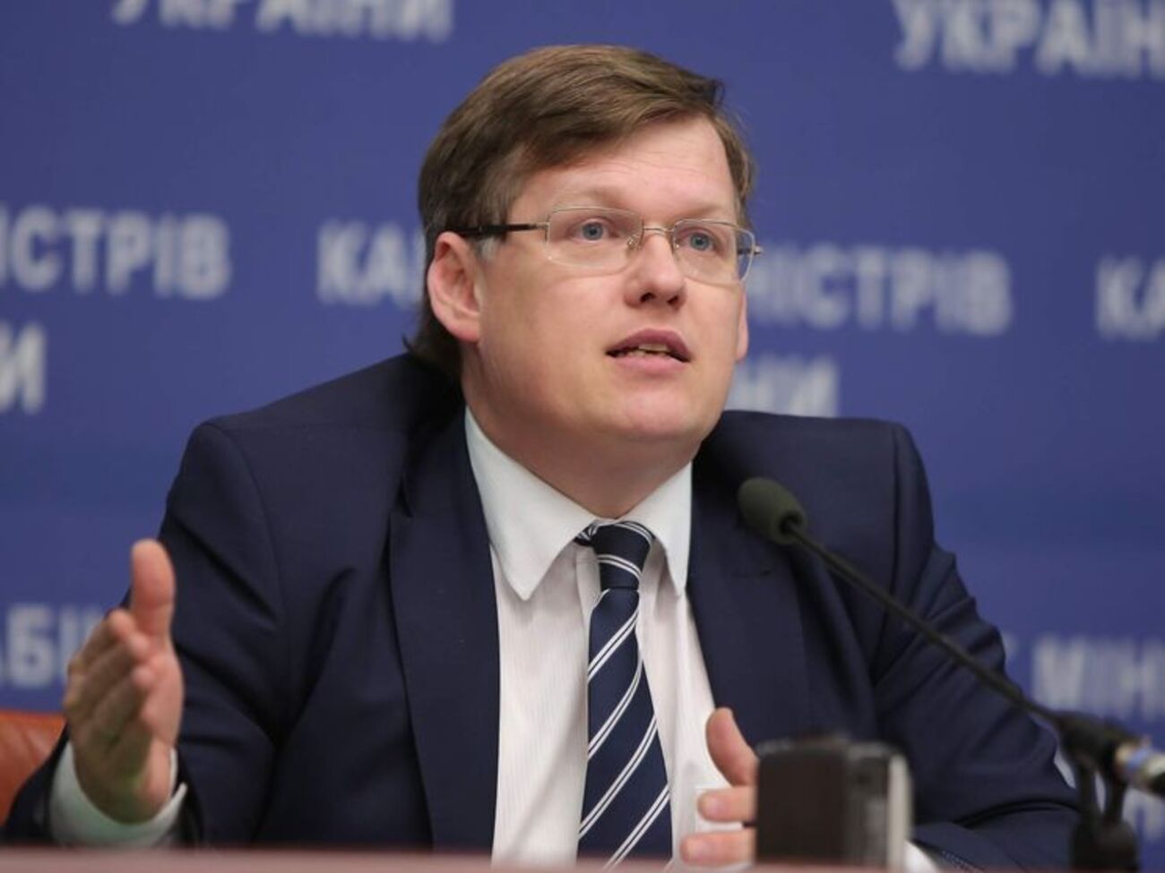 Розенко потребовал возобновить выплаты переселенцам