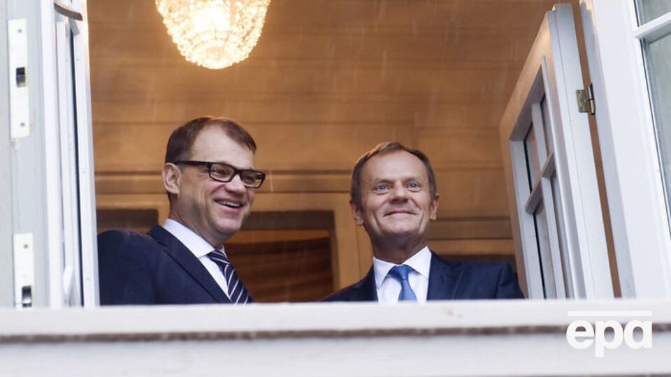 Туск (справа) провел встречу с премьером Финляндии