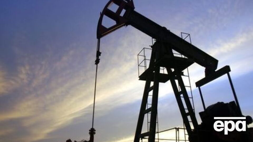 Нефть заметно подешевела