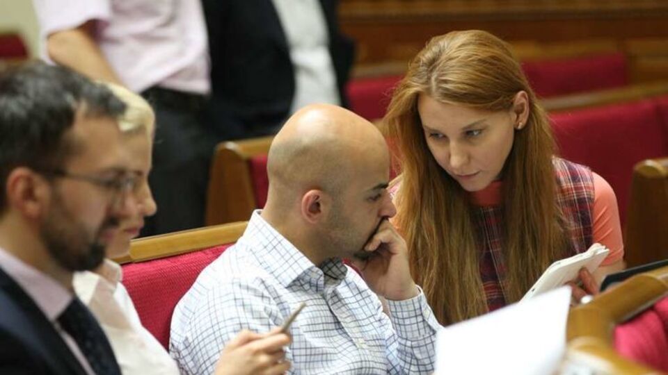 Сейчас в зале Рады проходит час вопросов к правительству