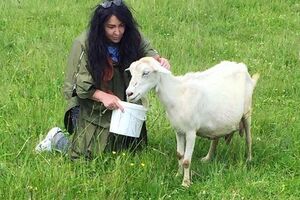 Лолита: Я первый раз доила козу!!!
