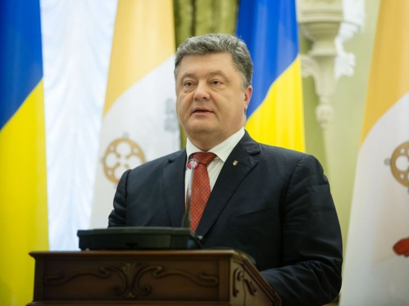 Порошенко сообщил, что количество погибших на Донбассе за два года составляет 10 тыс. человек