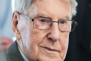 Райнгольд Хеннинг работал охранником в концлагере