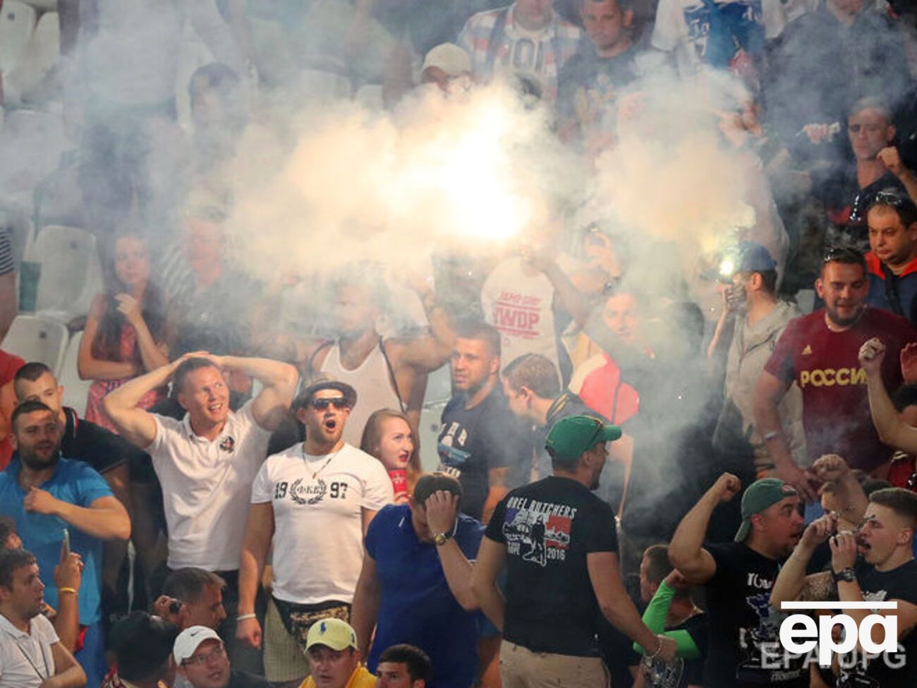 МИД РФ пытается вернуть в Россию осужденных во Франции болельщиков