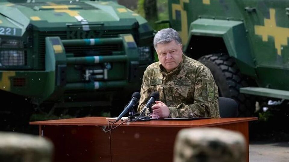 Порошенко: Враг старается дестабилизировать ситуацию в стране изнутри