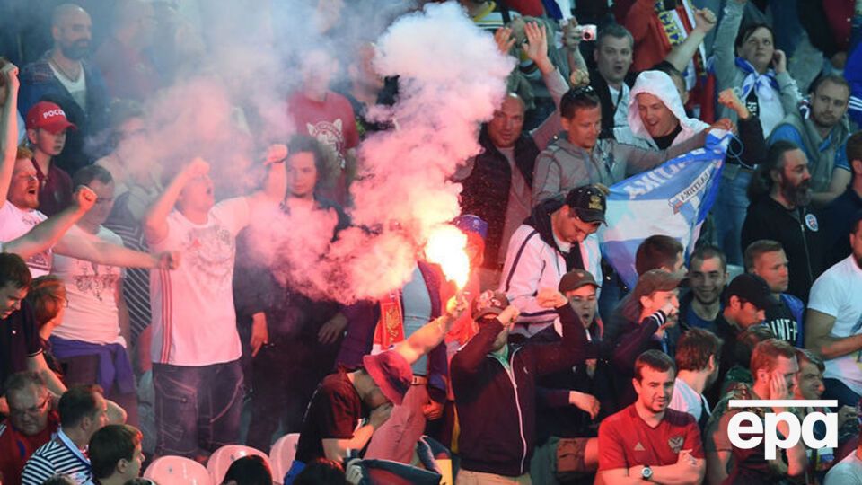 Еще пять российских фанатов не доехали до дома, оказавшись в тюрьме