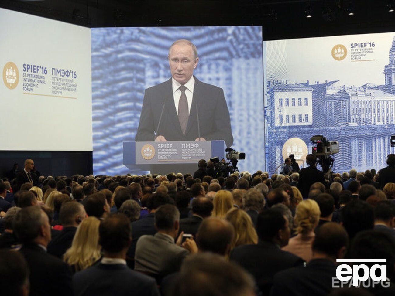 Портников: Путин в кругу сотен богатых успешных людей с отличным образованием разговаривал языком заблеванной подворотни
