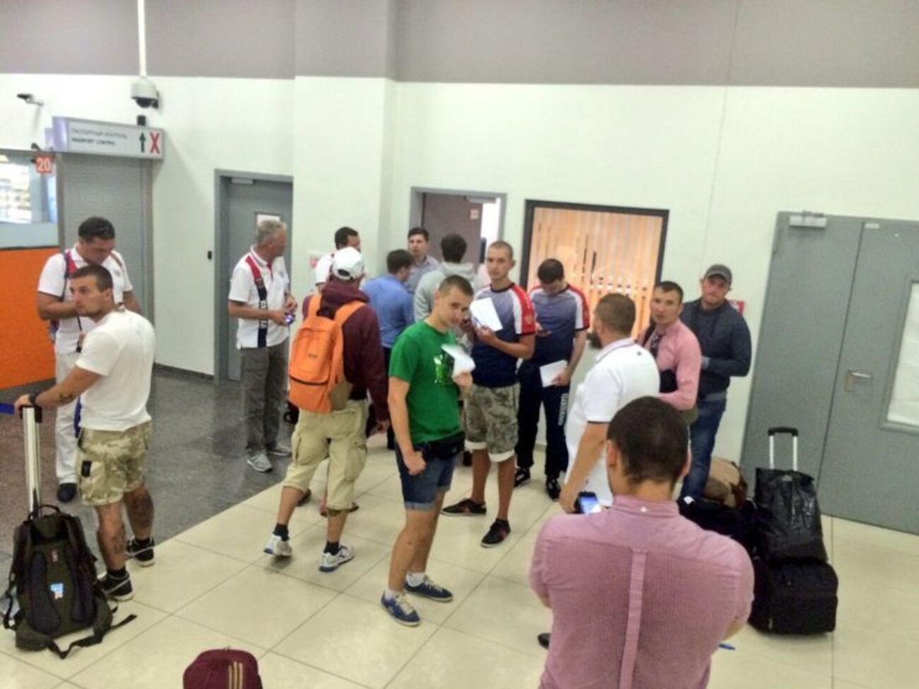 Депортированные российские болельщики в аэропорту Шереметьево