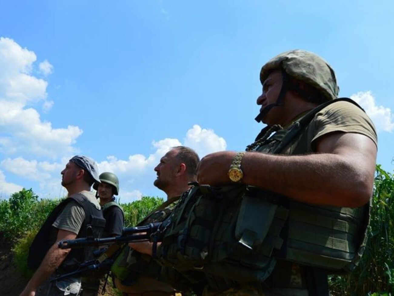 Украинские военные держат фронт под Мариуполем