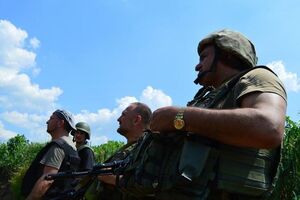 Украинские военные держат фронт под Мариуполем