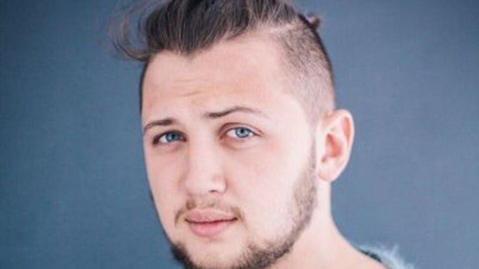 Афанасьев рассказал, что жил в бараке вместе с сотней других арестантов