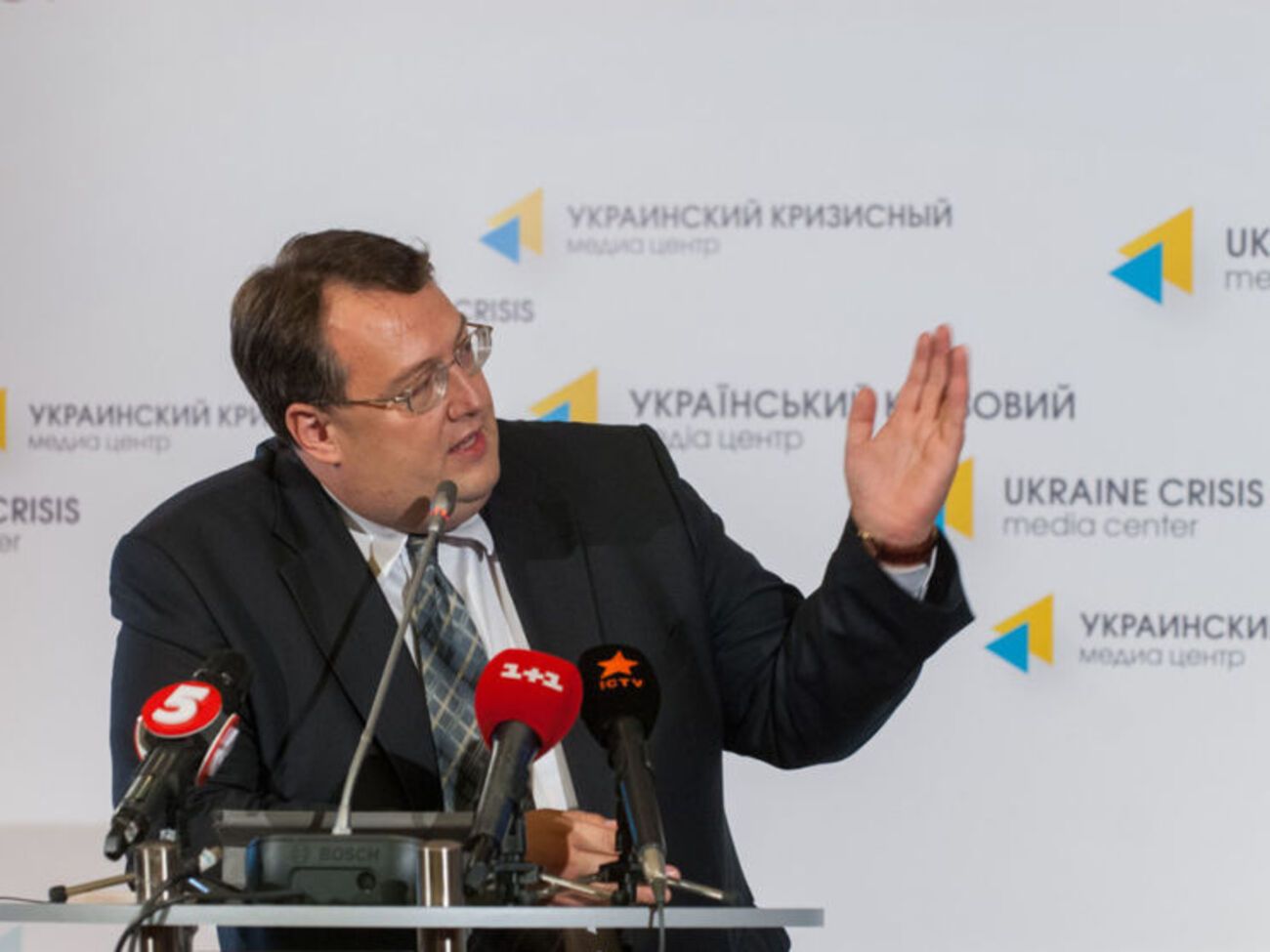 Геращенко: Следователи СБУ, которые готовили обращение в Интерпол по боевику Мотороле, видимо, не знали устава организации