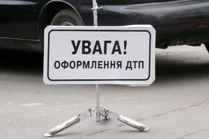 Под Николаевом микроавтобус перевернулся после столкновения в легковушкой