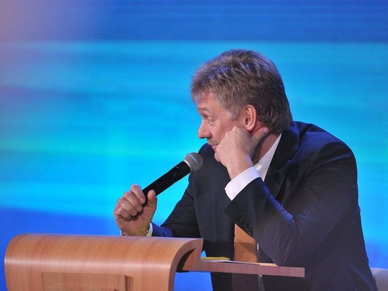 Песков назвал русофобской публикацию The Guardian о связях футбольных фанатов с Кремлем