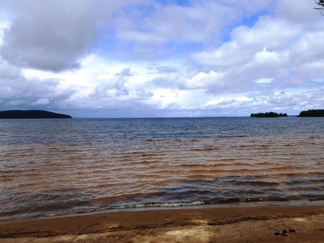 На карельском озере Сямозеро погибли 11 детей и один инструктор