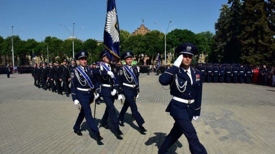 Ряды силовиков в Донецкой области пополнились выпускниками академии МВД