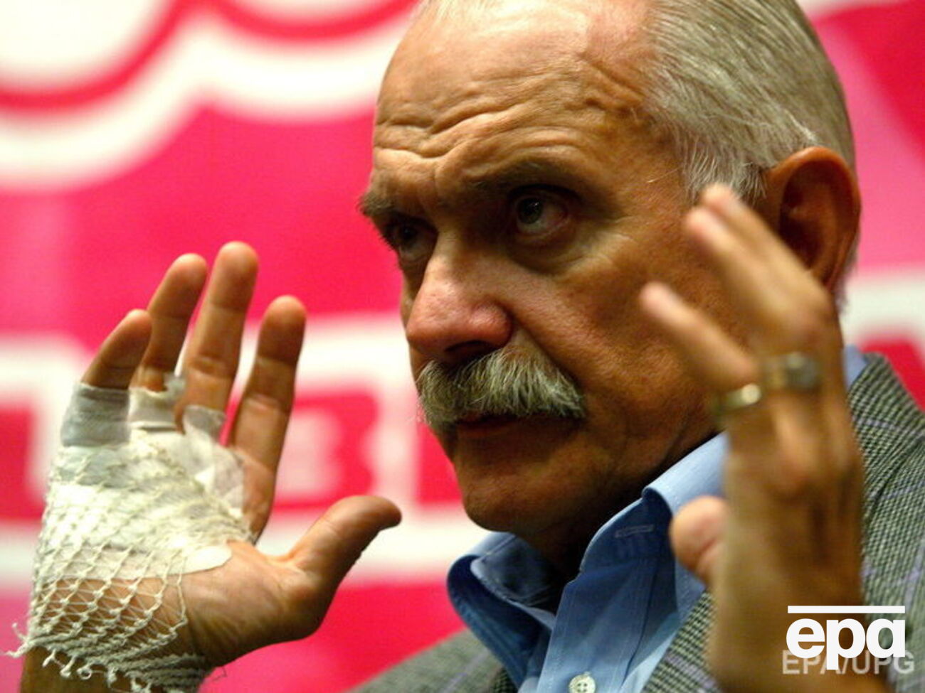 Михалков:&nbsp;Лыжные трассы проложены как бы по полю боя. Они обозначены колючей проволокой, но из резины, там стоят сожженные танки, но тоже о них нельзя ушибиться