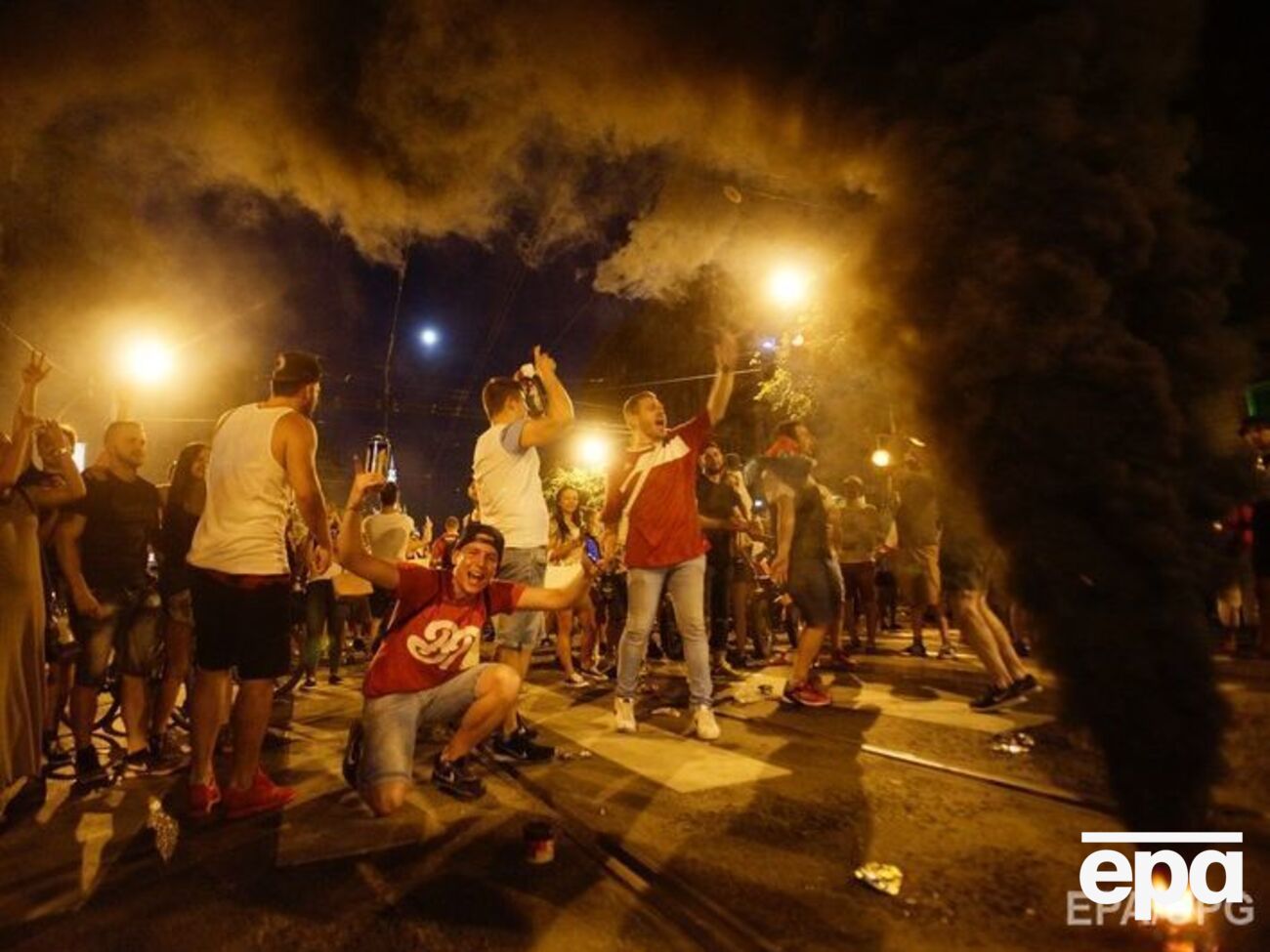 В заднем проходе у футбольного фаната загорелся спрятанный там файер