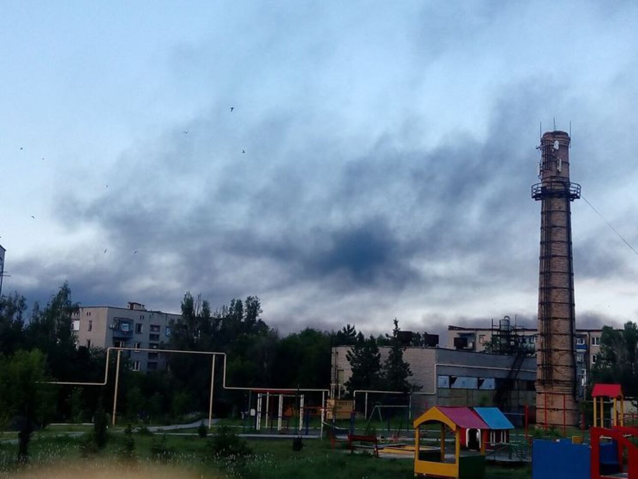 На оккупированной территории горел неработающий нефтеперерабатывающий завод